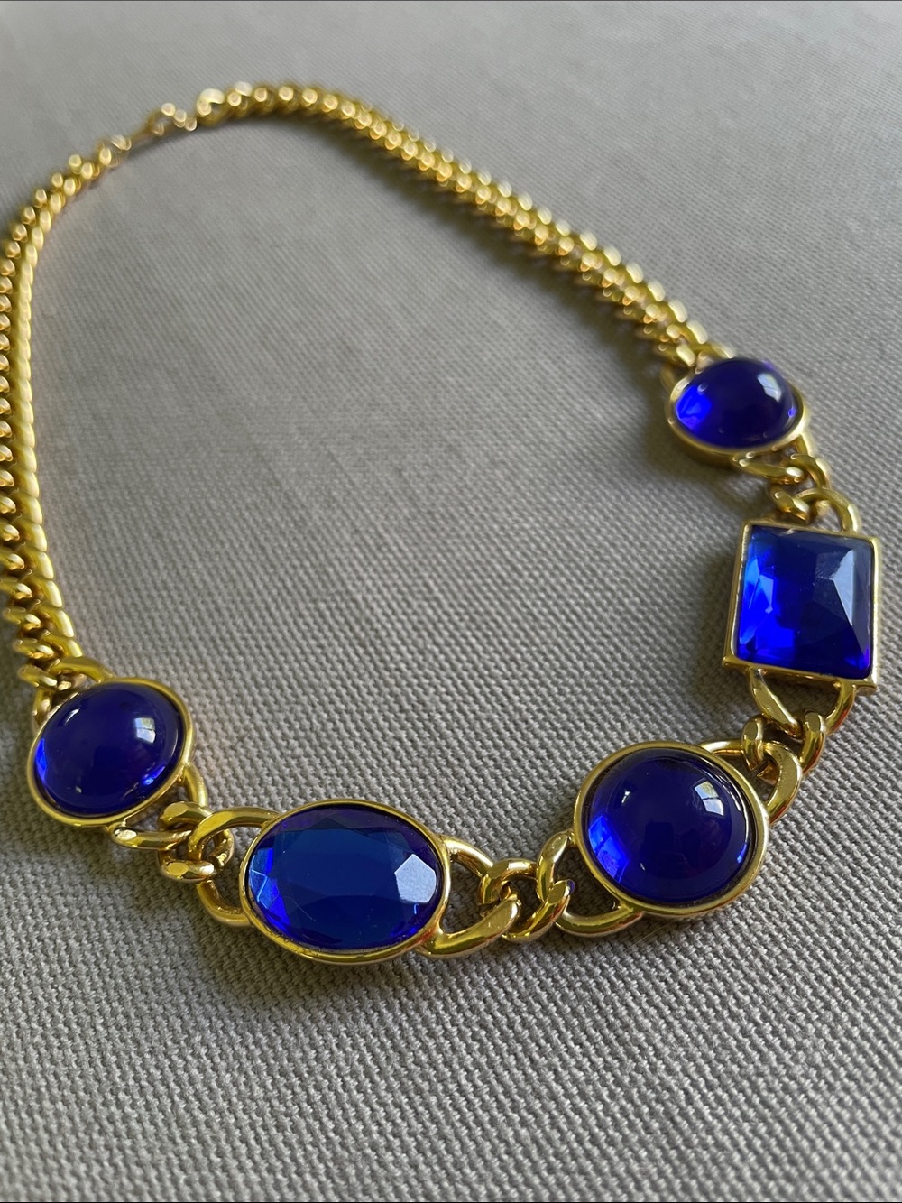 Avon Vintage Royal Cabochon Necklace - Picture 3 of 4